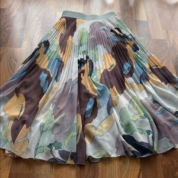 Wilfred pleated skirt from Aritzia, featuring a watercolor-style iris print - Picture 7 of 12